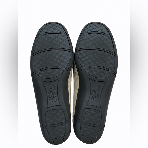 Life Stride Women’s Gold Casual Flat Slip-On Comfort Shoe 6.5M NEW, No Tags - Picture 5 of 6
